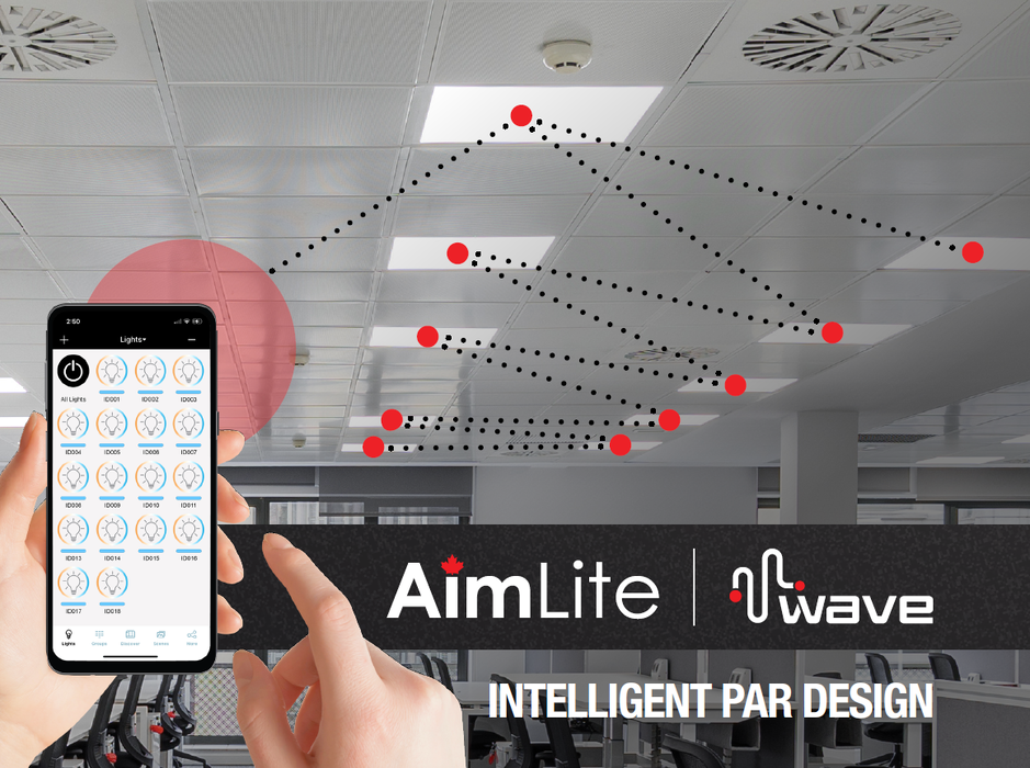 Téléphone intelligent contrôlant des luminaires de plafond connectés au système AimLite Wave dans un espace de bureaux commercial.